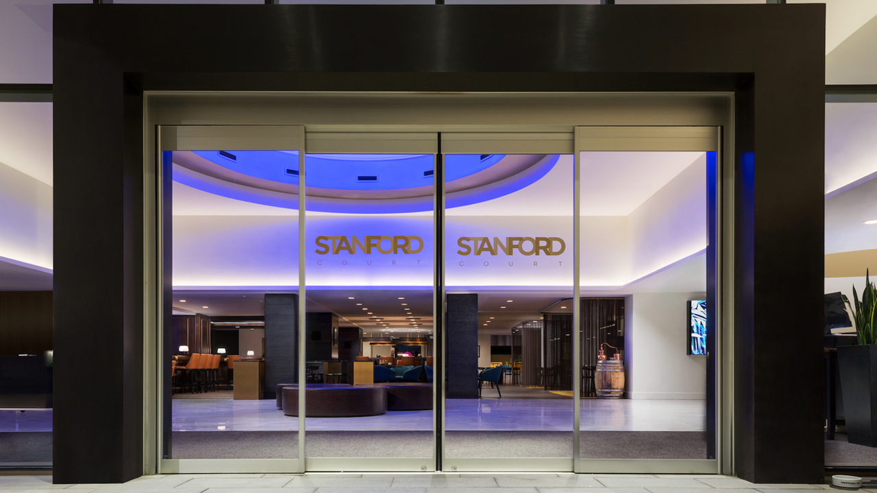 usa - Stanford court_entrance_01