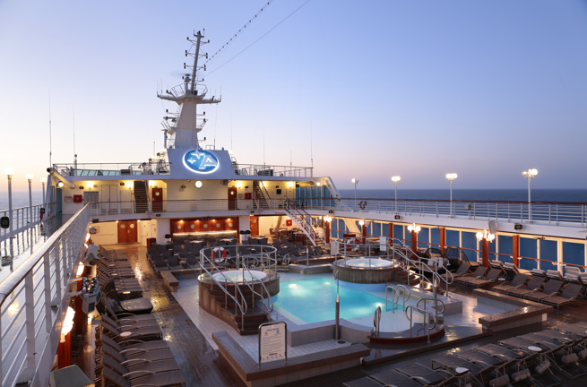 azamara_pool dek_02