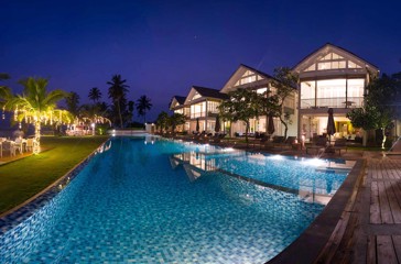 Sri Sharavi Beach Villas Pool 02