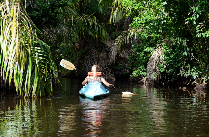 costa rica - tortuguero national park_kano_kvinde_02