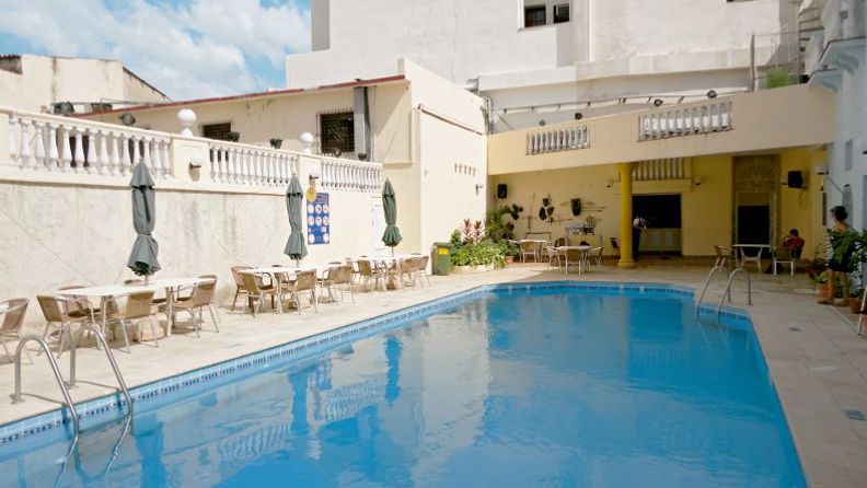 cuba - camaguey - gran hotel camaguey_pool view