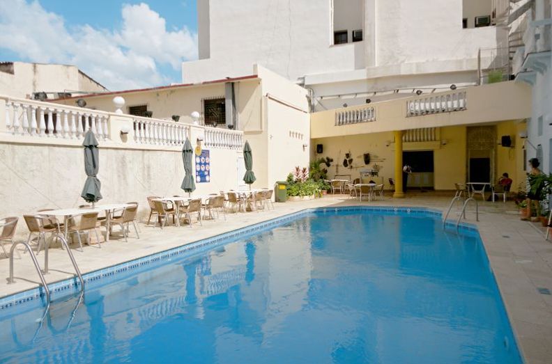 cuba - camaguey - gran hotel camaguey_pool view
