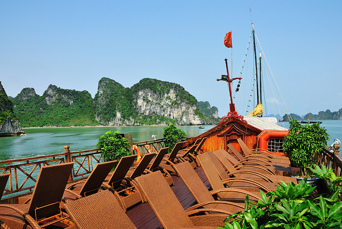 vietnam - bai tho junk cruise_sun deck
