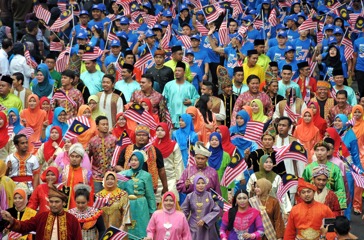 malaysia - kuala lumpur_befolkning_parade_uafhaengighedsdag_01