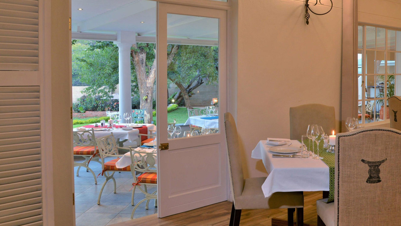 Batonka Lodge Indoor Restaurant2