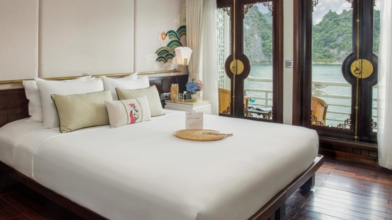 Au Co Cruise Deluxe Cabin 01