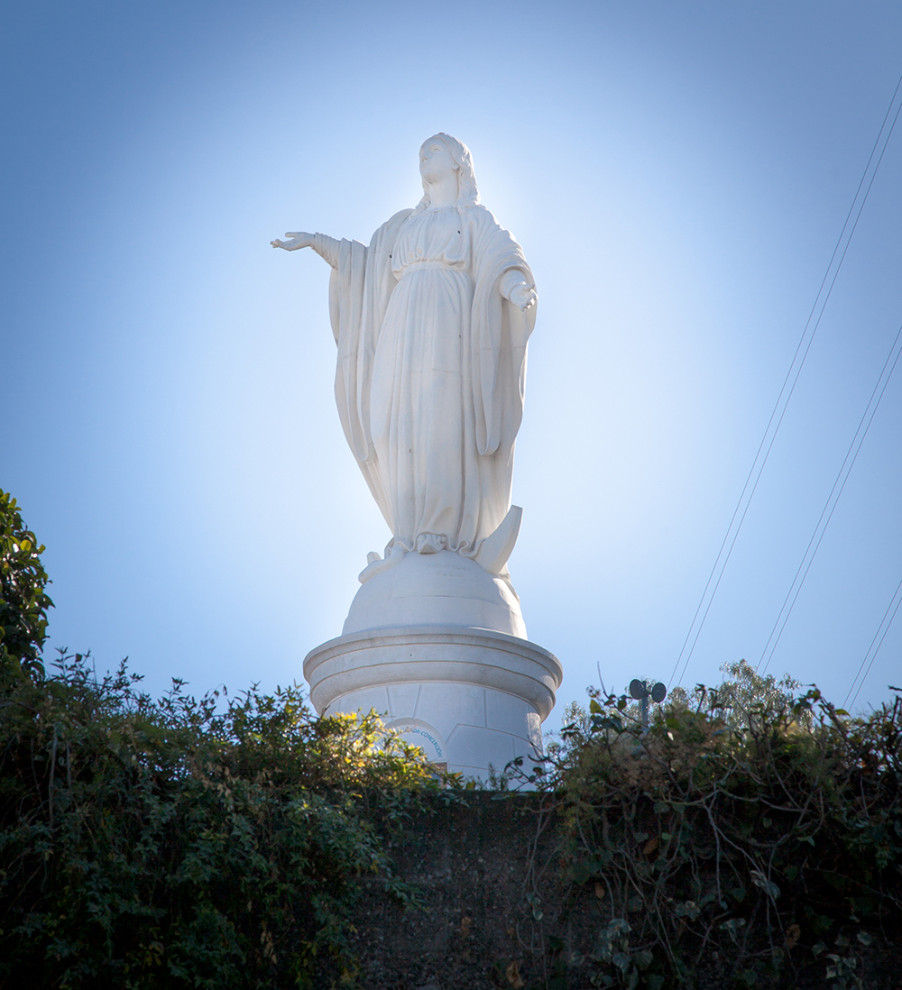 chile - santiago_chile_the virgin mary_statue_01_hf