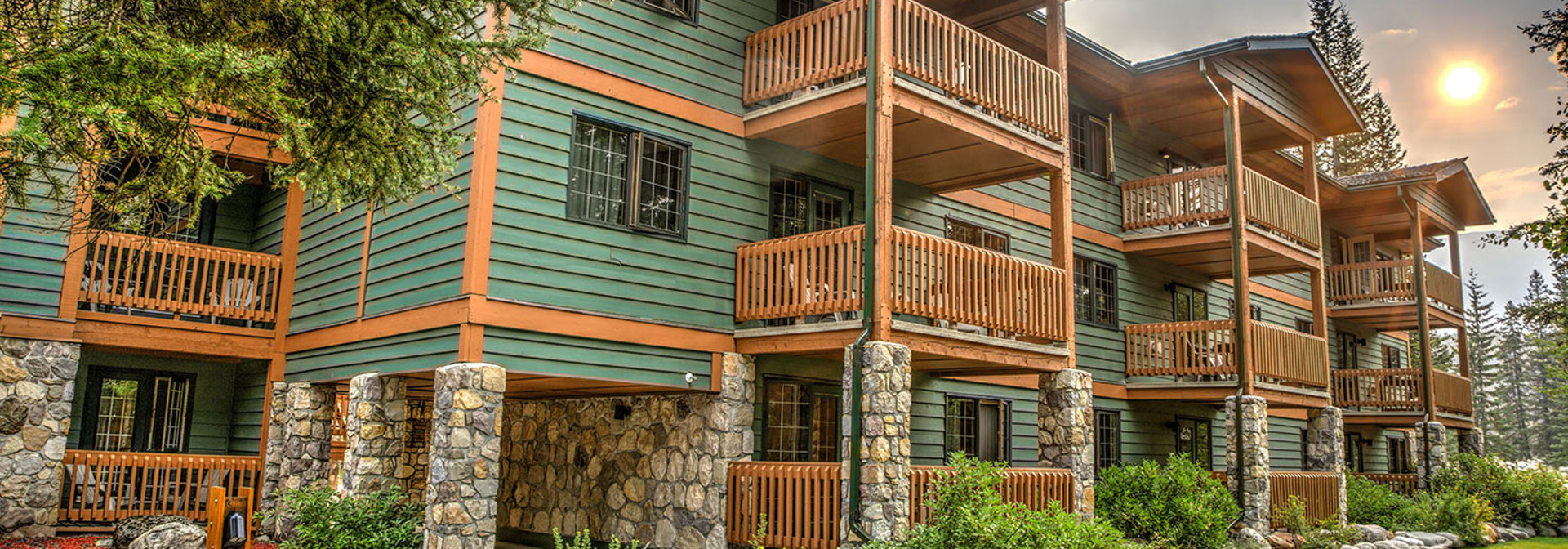 Building 5 Exterior Summer Gallery