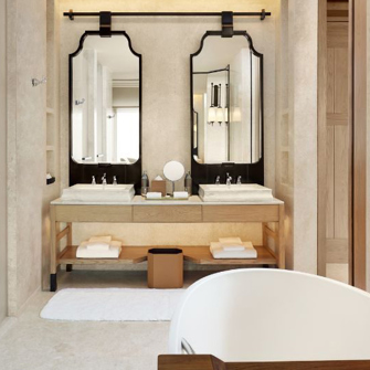 Dusit Thani Deluxe Room Toilet 01