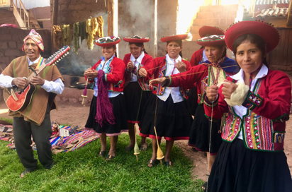 Peru Den Hellige Dal Stoetteprojekt Rubin