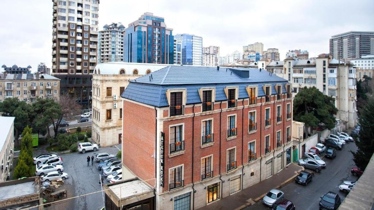 Auroom Hotel Facade 1
