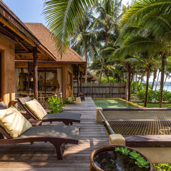 Beachfront Suite Pool Villa