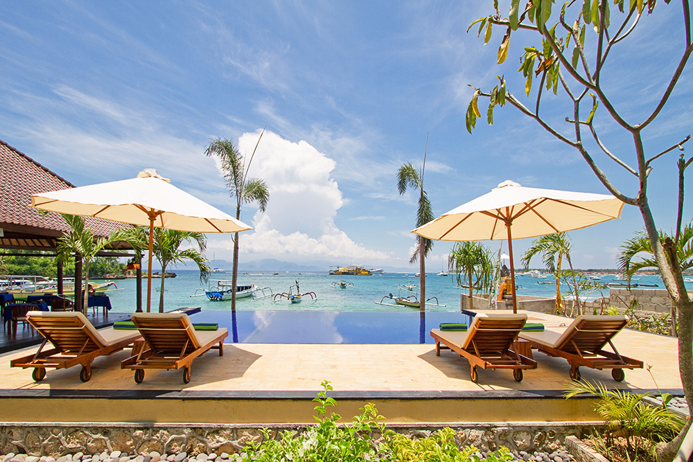 bali - lembongan island - bay shore huts_pool_havudsigt
