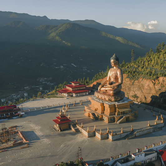 Første stop i Bhutan er hovedstaden Thimpu, hvor vi ser den ikoniske Buddha Dordenma. Foto: Department of Tourism, Bhutan © Michael Chlebek