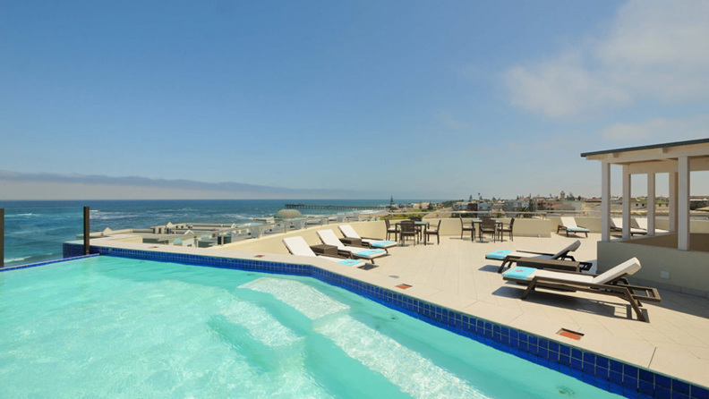swakopmund beach hotel_pool_01