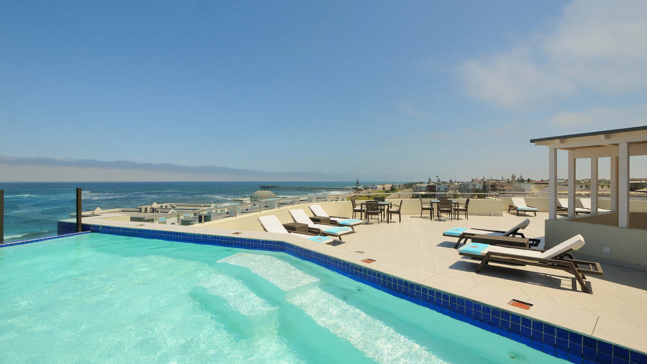swakopmund beach hotel_pool_01