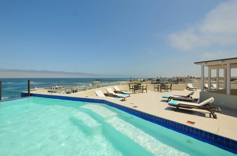 swakopmund beach hotel_pool_01