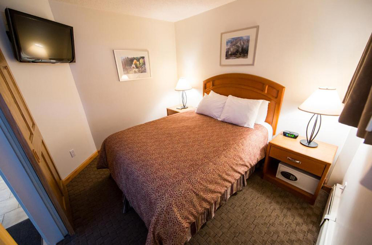 canada - jasper - Jasper_inn suites_One Bedroom_02