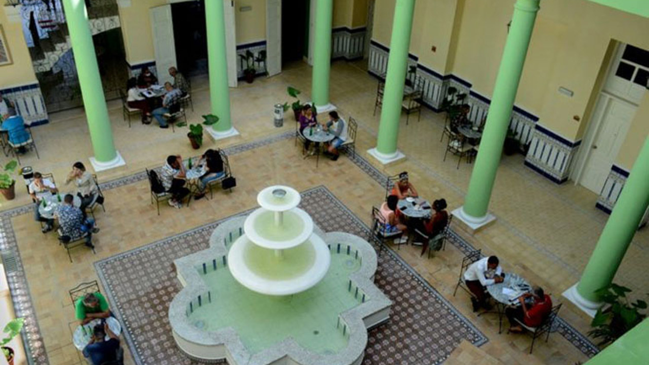 cuba - hotel saratoga holguin_restaurant_01
