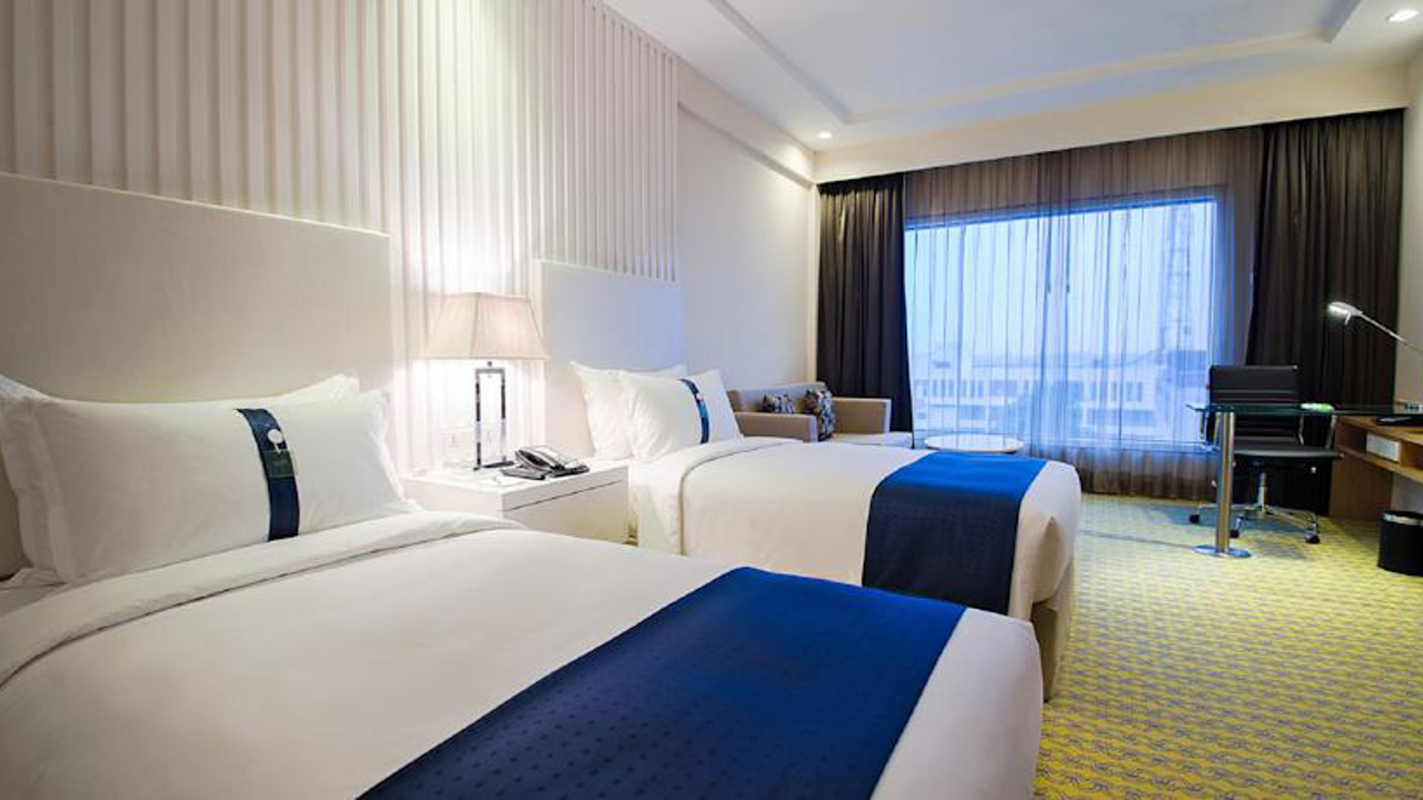 indien - amritsar - holiday inn_vaerelse_01