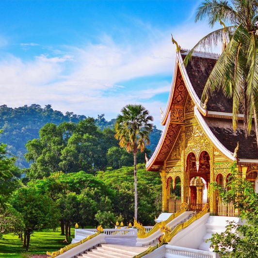 laos - temple luang prabang_83504134