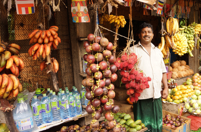 sri lanka - kandy_frugtbod_befolkning_mand_01