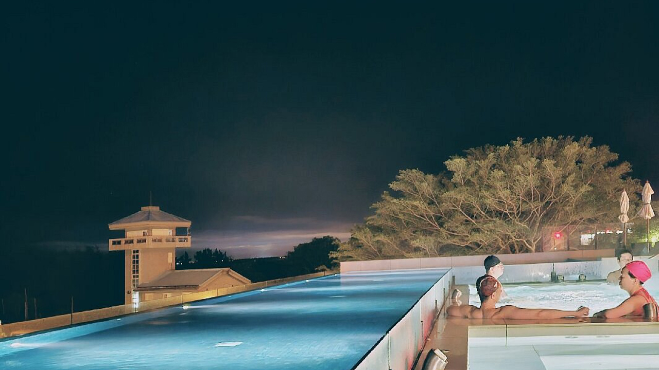 Lakeshore Hotel Taroko Pool Aften