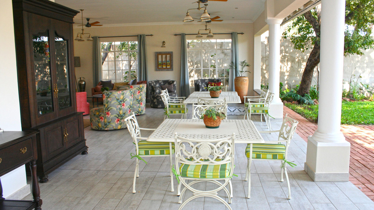 Batonka Lodge Lounge2