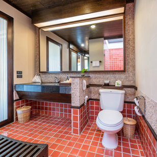 Deluxe Cottage Bathroom