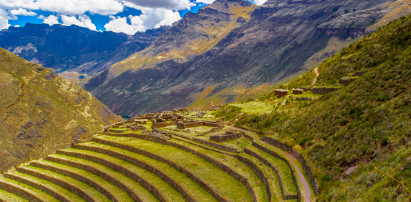 Denne episke rejse begynder i Den Hellige Dal i Peru...