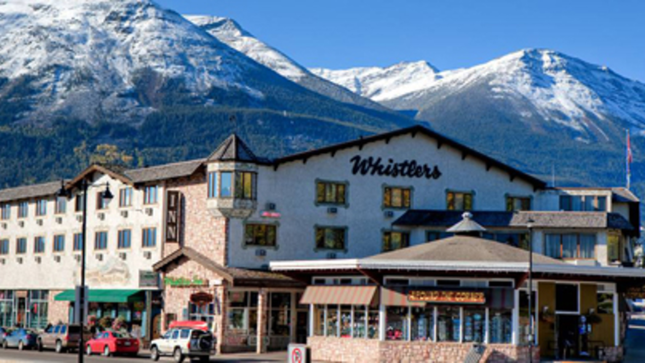 canada - jasper - whistlers inn _facade_01