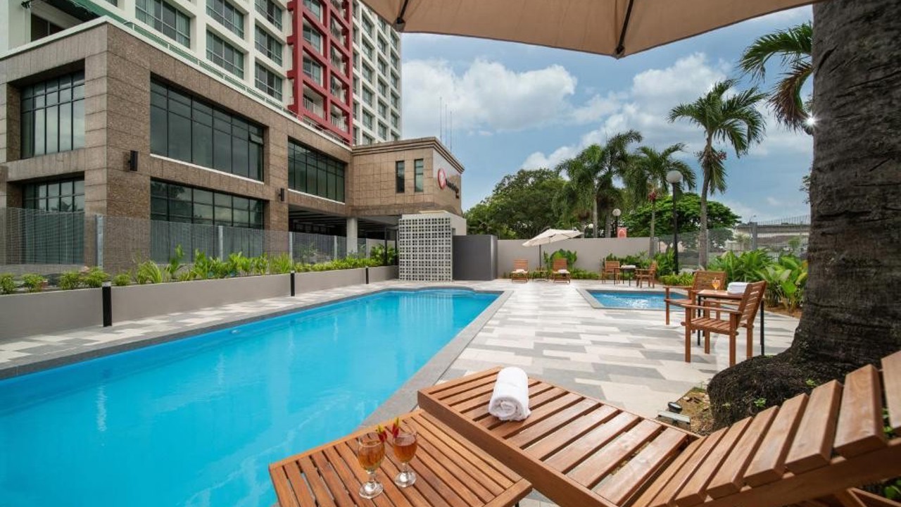 Travelodge Ipoh Pool 1