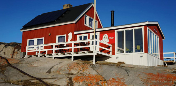 Gronland Oqaatsut Hotel Nordlys Udefra 01