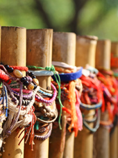 cambodia - phnom pehn_killing fields armbaand_01_hf