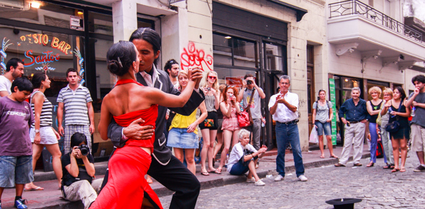 Vi begynder med et brag med tangoshow i Buenos Aires