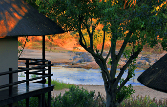 Nyati Safari Lodge River Bungalows 11