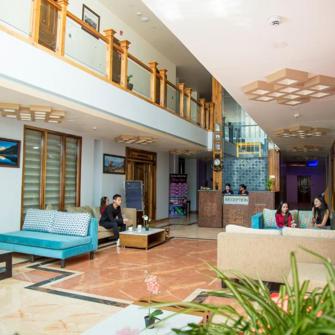 Tara Phendeyling Lobby