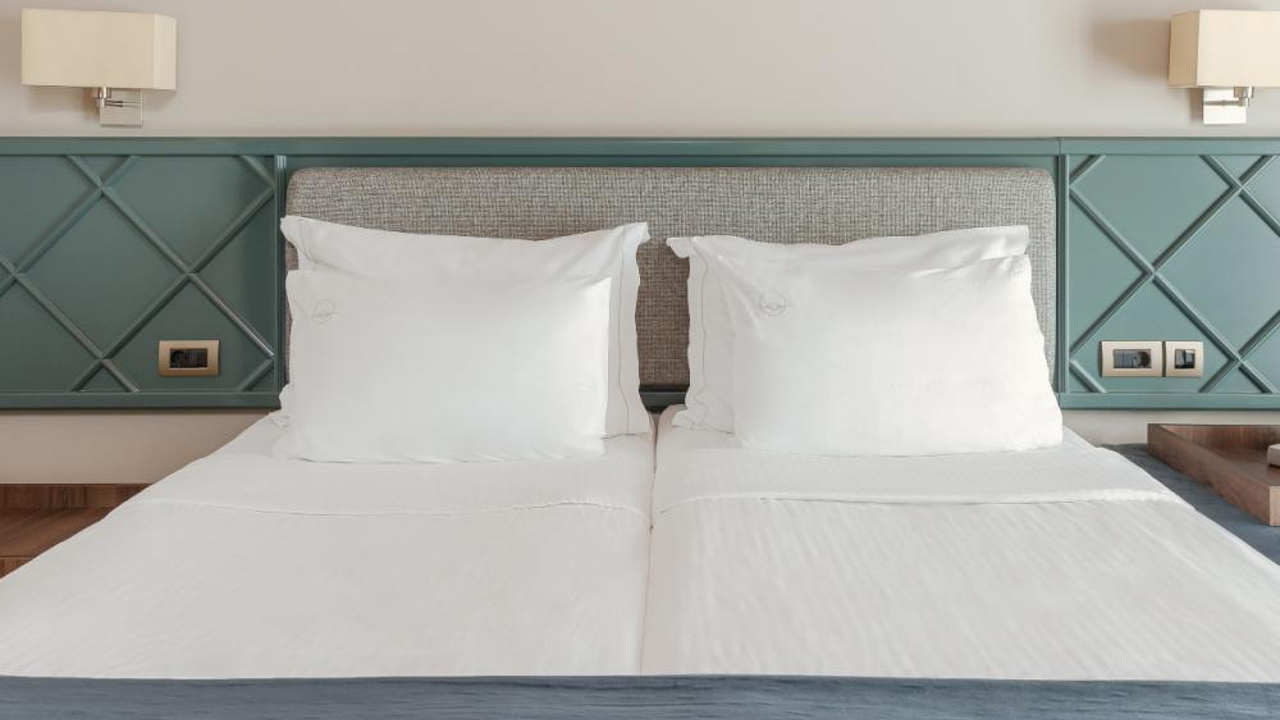 The Lake Hotel Standard Room 03