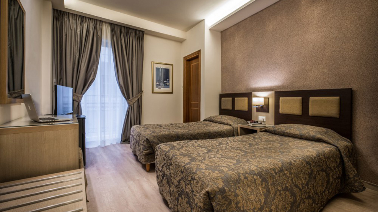 Hotel Rex Twin Room 01