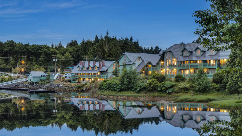 canada - Canadian Princess Lodge & Marina_front view of the resort_01