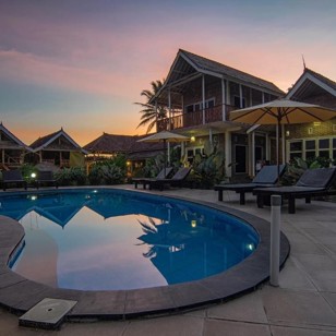 Tetebatu Flush Harmony Pool Aften