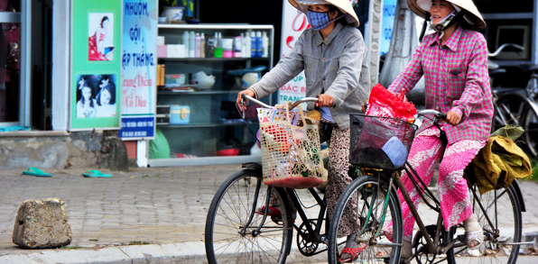 Vietnam - hanoi_kvinde_cykel_01