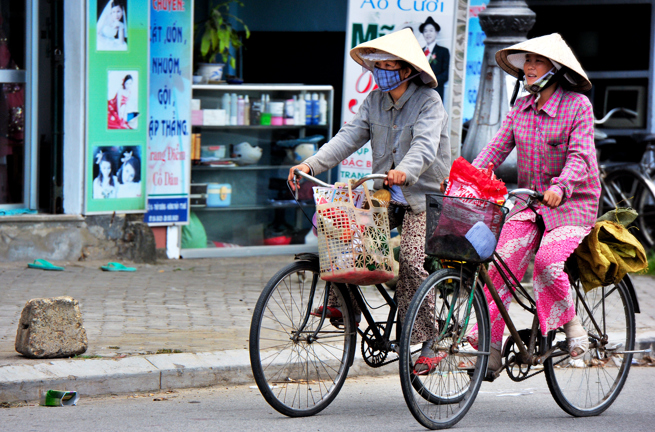Vietnam - hanoi_kvinde_cykel_01