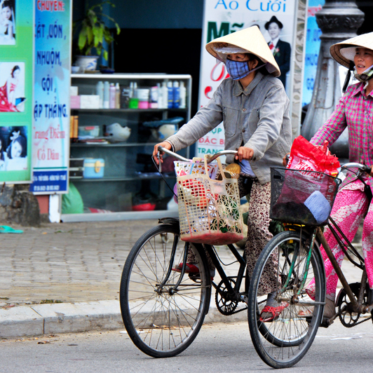 Vietnam - hanoi_kvinde_cykel_01