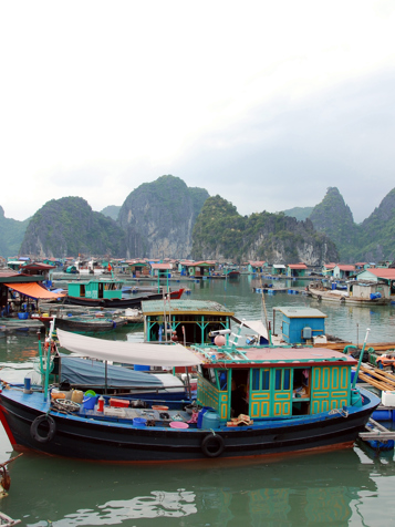 Vietnam - halong bugten_baad_01