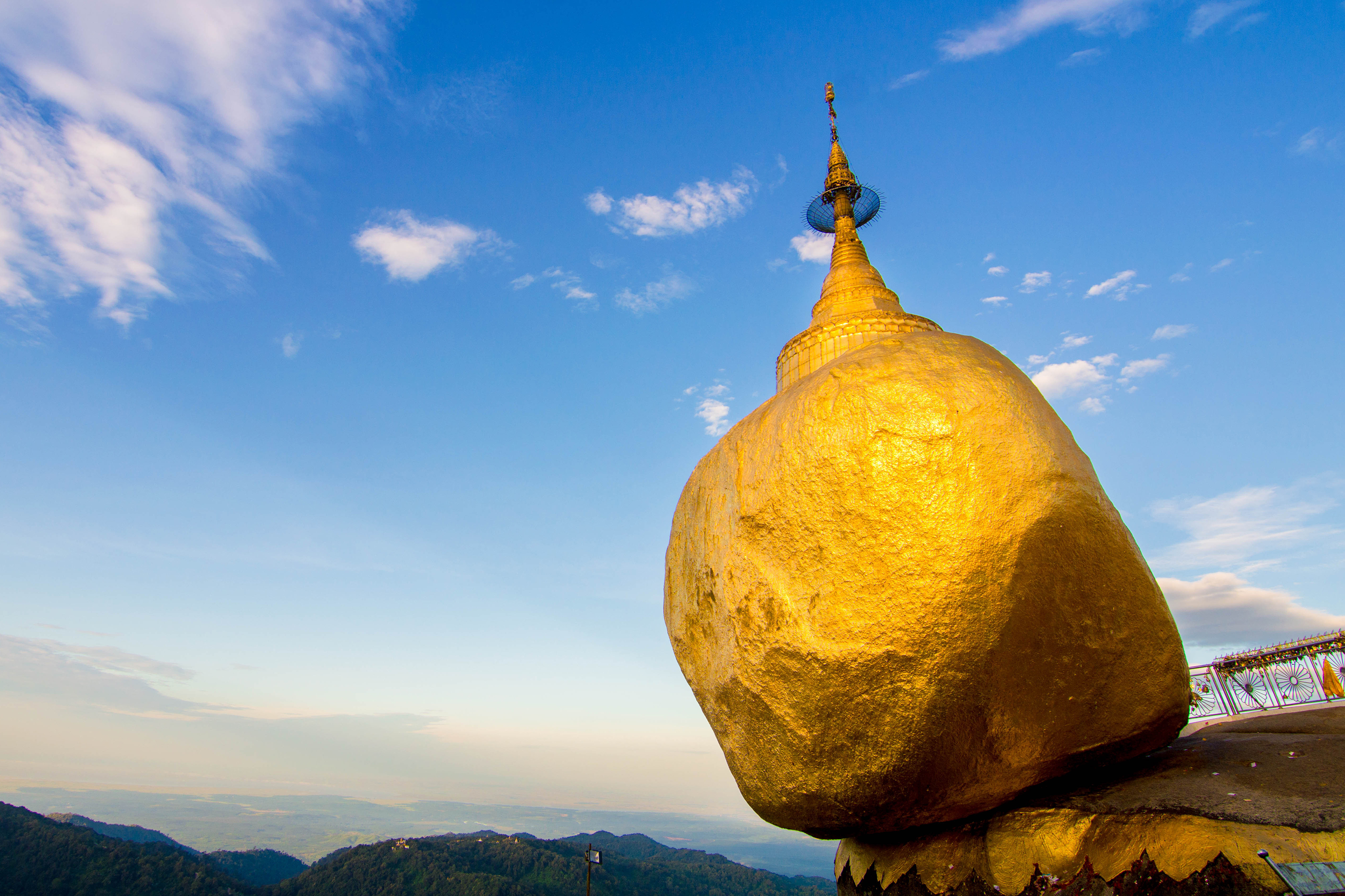 Golden Rock-templet i Dambulla