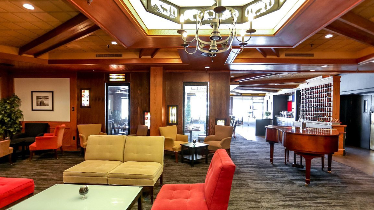 Chateau Jasper Lounge