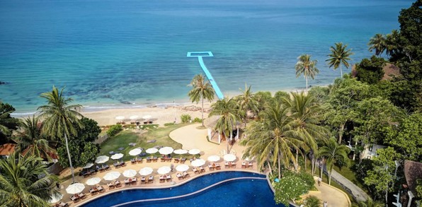 På Koh Lanta kan I enten bo på Rawi Warin Resort & Spa...