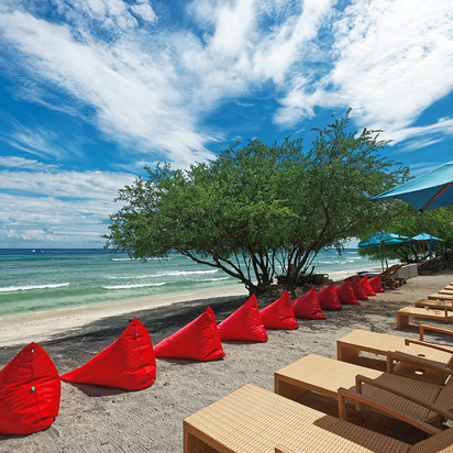 bali - gili-øerne - jambuluwuk ocean resort_strand_01