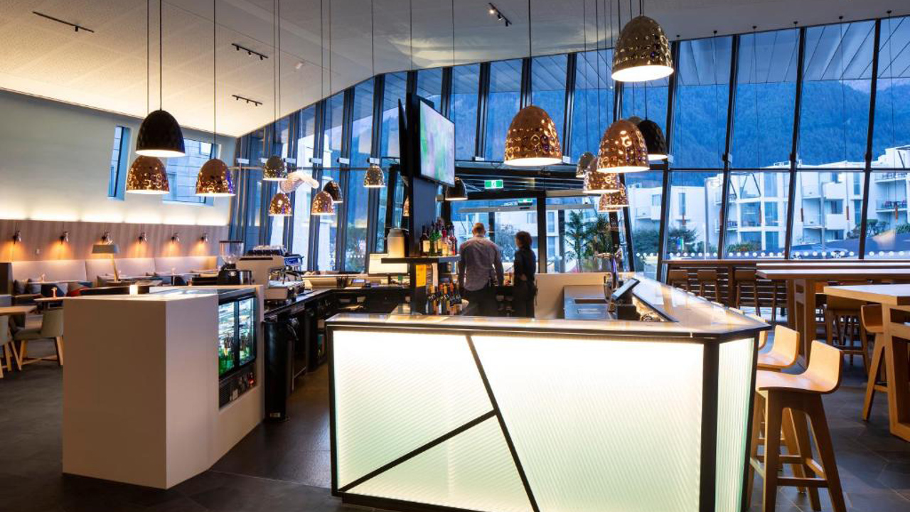 Holiday Inn Express Queenstown New Zealand Resturant And Bar 01